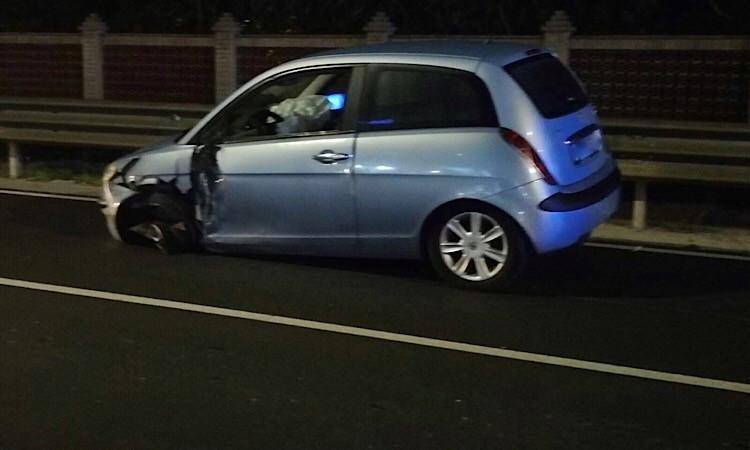 Porto Potenza, scontro tra tre mezzi nella notte: un uomo trasportato all'ospedale