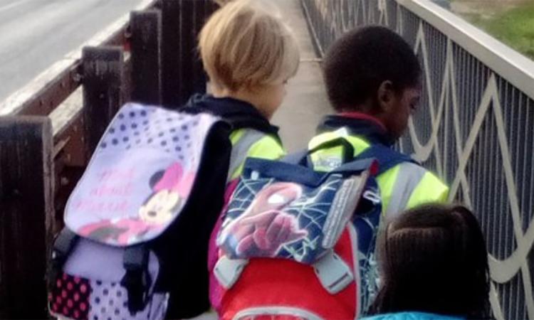 Pedibus contro l'inquinamento, a Macerata oltre 120 bambini vanno a scuola a piedi