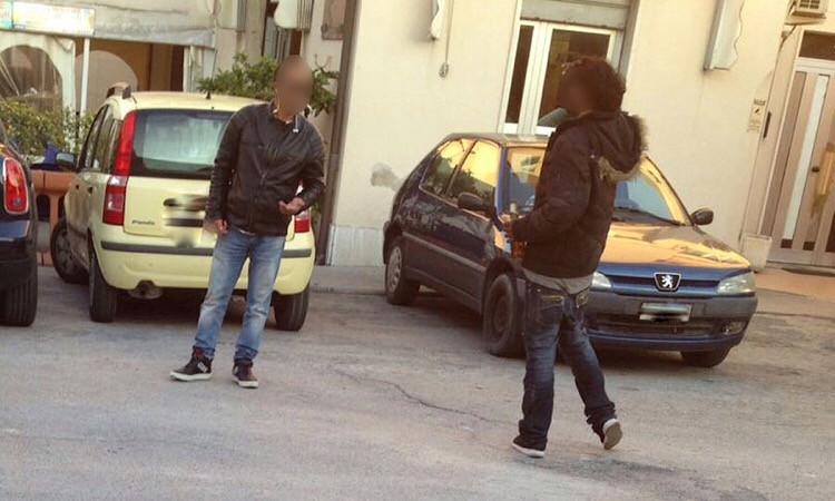 Civitanova, lancia una bottiglia contro un'auto in sosta vicino alla stazione