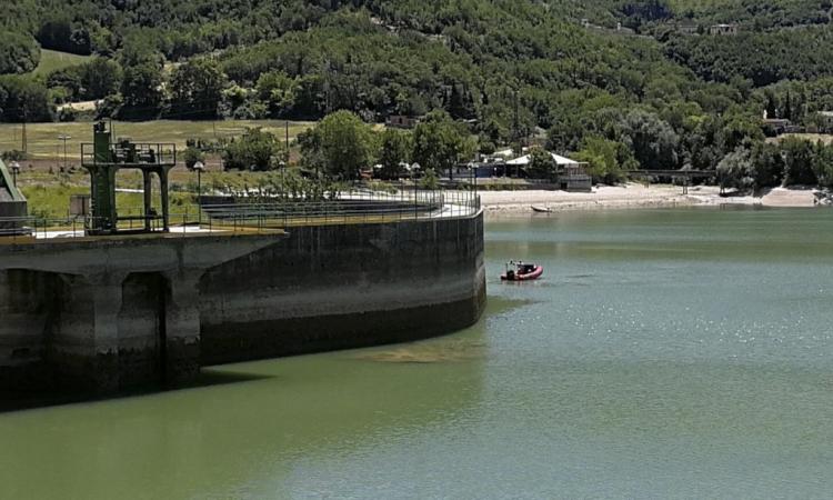 Lago di Caccamo, si rompe il motore dell'imbarcazione: intervengono i vigili del fuoco