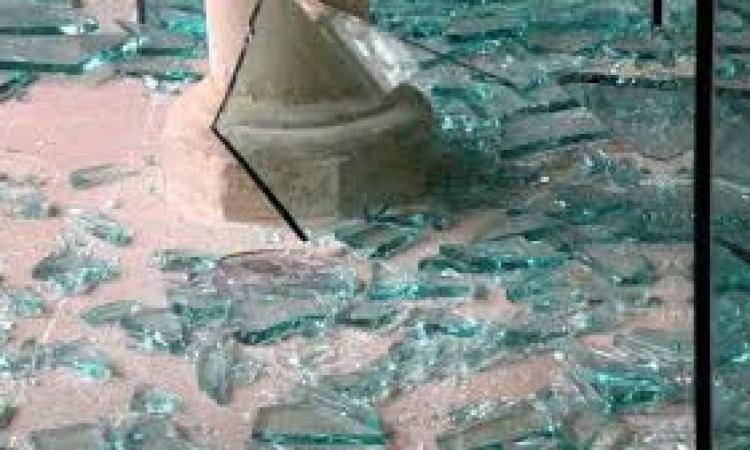 Morrovalle, spaccata in un negozio di autoricambi: suona l'allarme e i ladri scappano