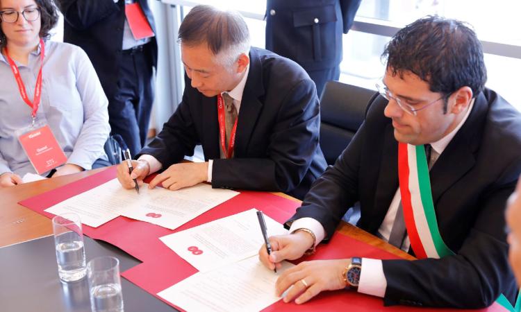 Racanati, sottoscritto l'accordo di collaborazione con Xiangcheng alla IGuzzini
