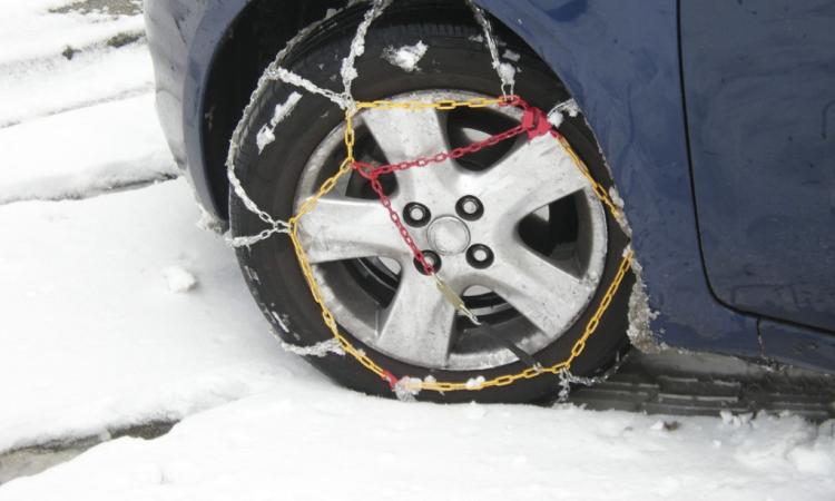 Strade statali: dal 15 novembre obbligo di pneumatici invernali o catene a bordo. Ecco i tratti interessati in provincia di Macerata