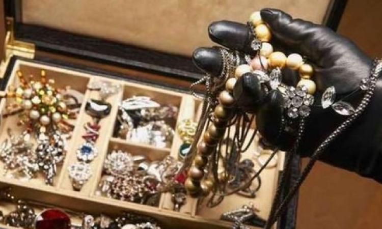 Montefano, ladri a segno in una casa: rubati gioielli per diverse migliaia di euro