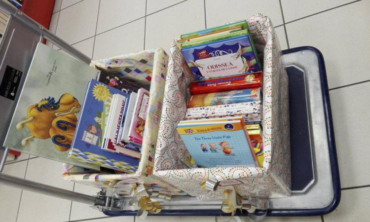 Solidarietà, il collegio Ipasvi dona libri alla scuola Fratelli Cervi di Macerata