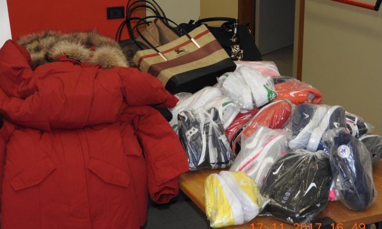 Civitanova, viaggia con 5mila euro di merce contraffata: denunciato 47enne