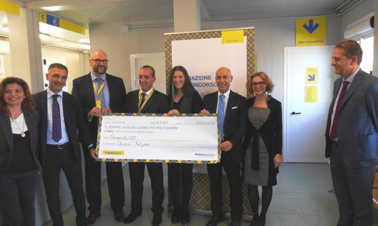 La camerte Chiara Falzetti vince il primo premio nel concorso di Poste Assicura