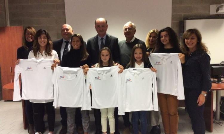 Il presidente del Coni Marche Fabio Luna incontra le donne della vela
