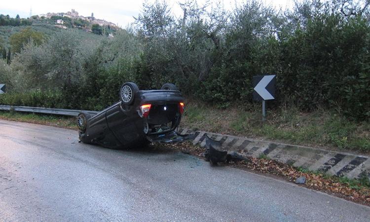 Civitanova, spettacolare incidente in contrada San Michele