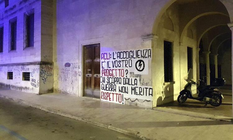 Striscione di CasaPound contro le Acli: Macerata solidale con Ascoli Piceno