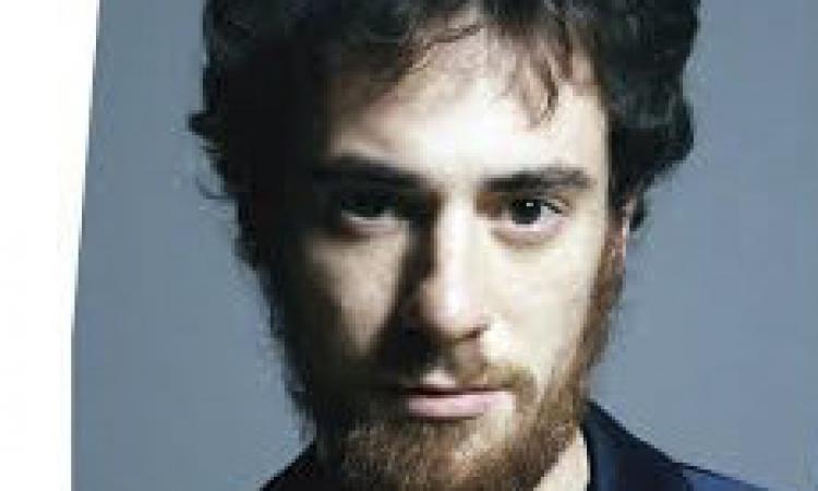 Elio Germano ai giovani sul terremoto: "Quando succede, diamo più importanza alle cose che hanno valore"