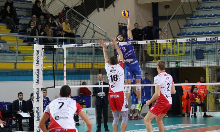 Volley Potentino capitola in 4 set al PalaParenti contro la Kemas Lamipel Santa Croce