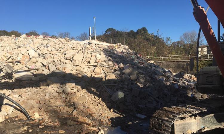 Terremoto: completato l'abbattimento dell'edificio di via Settempeda a San Severino