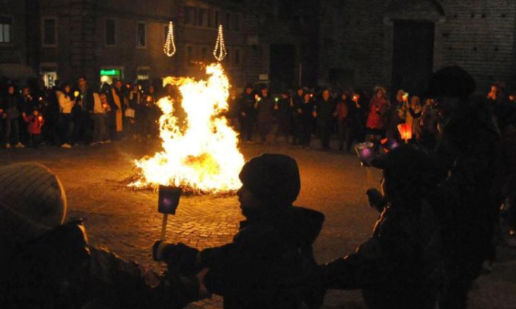 Macerata, sabato notte il tradizionale falò per la venuta della Santa Casa