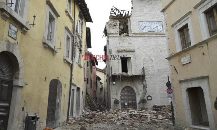 Visso, la messa in occasione dell'Immacolata celebrata in un container