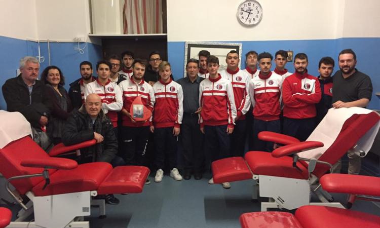 Sport e solidarietà: la Juniores dell'Aurora Treia in visita al Centro Prelievi Avis