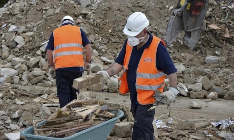 Bisonni: “Amianto nelle macerie trattate dal Cosmari. Giusto farlo in quel sito?”