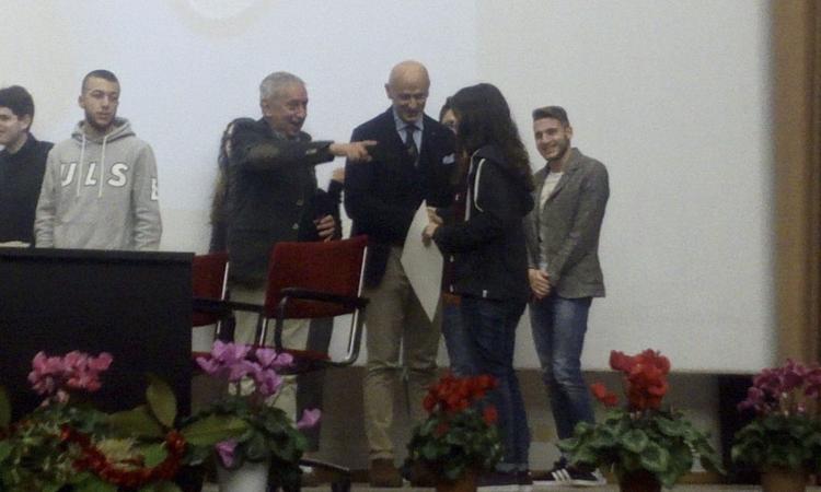 Il presidente di Confindustria Macerata consegna i diplomi all’ITE “Gentili”