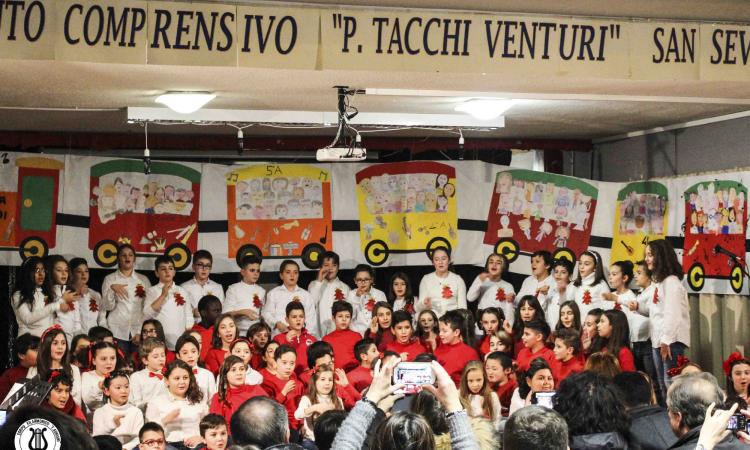 A San Severino il Corpo Filarmonico "F. Adriani" sul palco insieme ai bambini della primaria “Tacchi Venturi”
