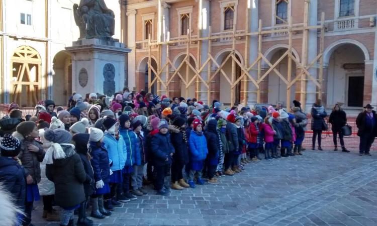 Camerino, Piazza Cavour prende vita con "CantiAMO la piazza"
