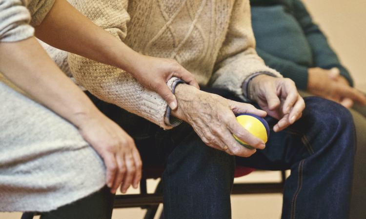 Marcozzi (FI): "Più tutele per gli anziani non autosufficienti ospiti di strutture di assistenza”