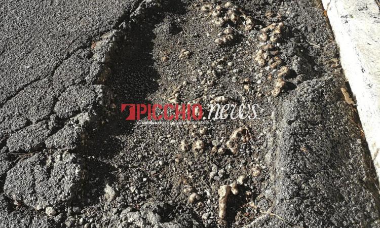 Viale Indipendenza a Macerata, i cittadini: "È una strada completamente dissestata" - FOTO