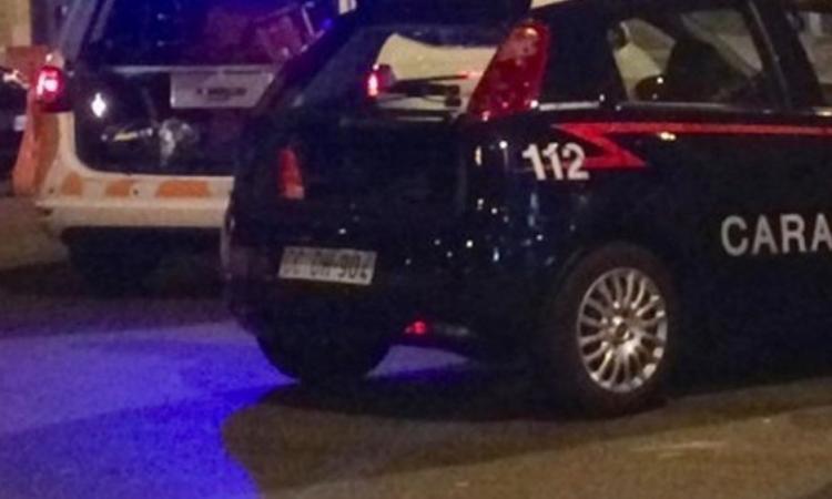 Mistero a Monte San Giusto: giovane trovata in un lago di sangue