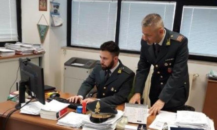 Timbrava il cartellino e se ne andava: denunciato dipendente dell'ospedale di Camerino