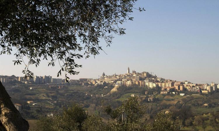Macerata, prezioso riconoscimento per il progetto “Famiglie a colori”