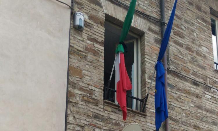 "Giorno del ricordo": bandiere a mezz'asta a San Severino