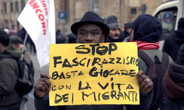 Corteo antifascista, una manifestazione senza tensioni - FOTO e VIDEO