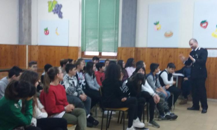 Il capitano De Carlini incontra gli studenti delle medie di Tolentino: il racconto di un'alunna