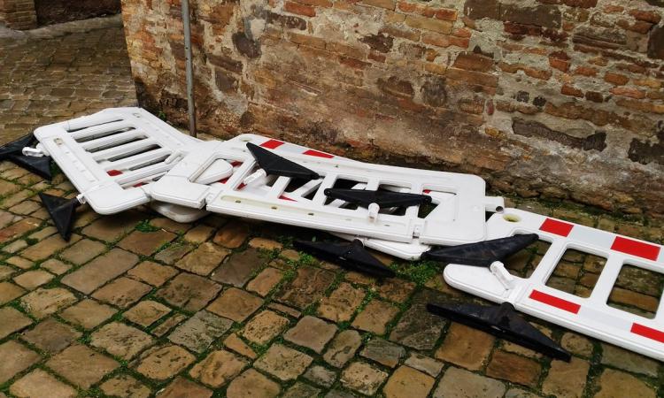 San Severino, terremoto: transenne spostate e divelte, rischio per i proprietari degli edifici