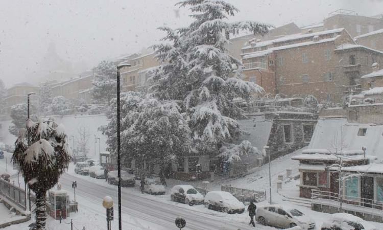 Macerata, allerta neve: scuole chiuse anche martedì 27 febbraio