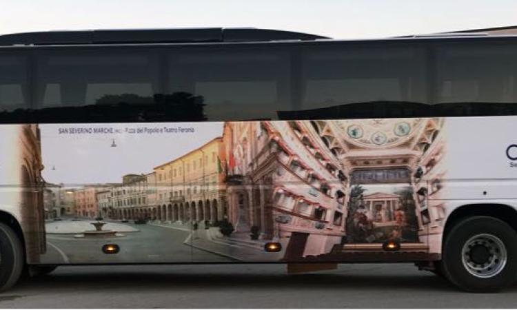 San Severino, l'immagine della città "colora" un nuovo autobus Contram
