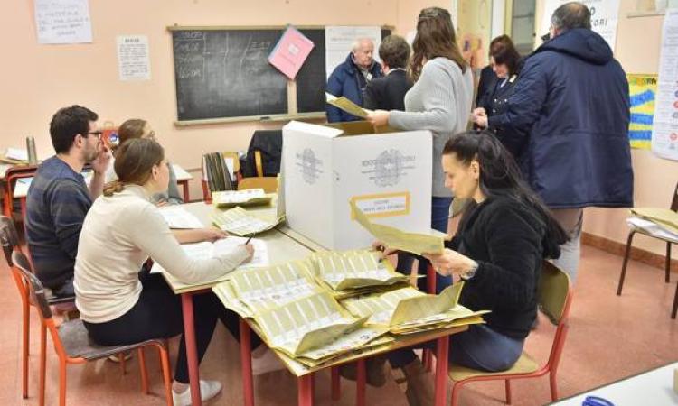 Oltre il 78% dei votanti nelle Marche: lunghe code alle urne