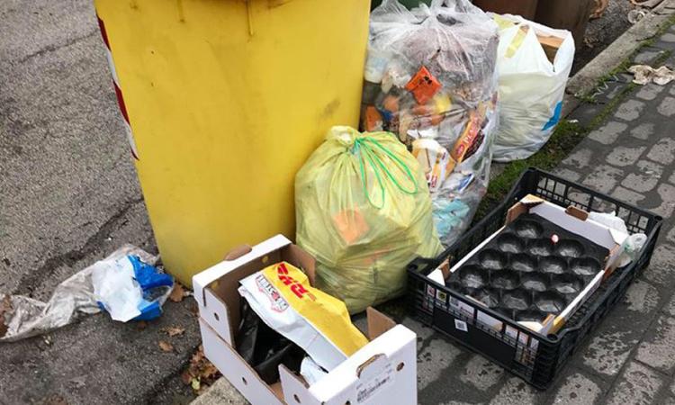 Civitanova, troppi incivili abbandonano rifiuti indiscriminatamente: i cittadini denunciano sui social
