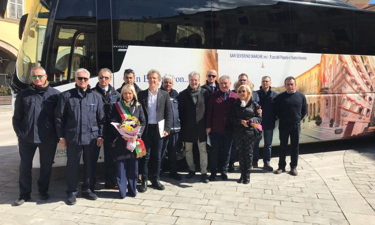 San Severino, Contram dedica due autobus alla città. Mimose per le signore presenti