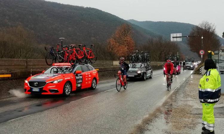 Tirreno-Adriatico, il piccolo "esercito" che ha vegliato sul passaggio a San Severino