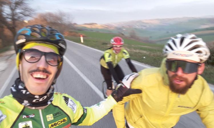 Stracivitanova, arriva in bici da Filottrano e regala il bronzo alla Iron Beat di Macerata