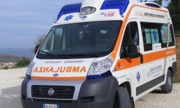 Porto Recanati, incidente all'uscita del casello: un ferito trasportato in ospedale