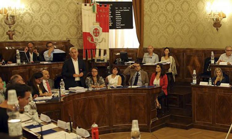 Macerata, il consiglio comunale vota la risoluzione della convenzione per la gestione del campo di Collevario