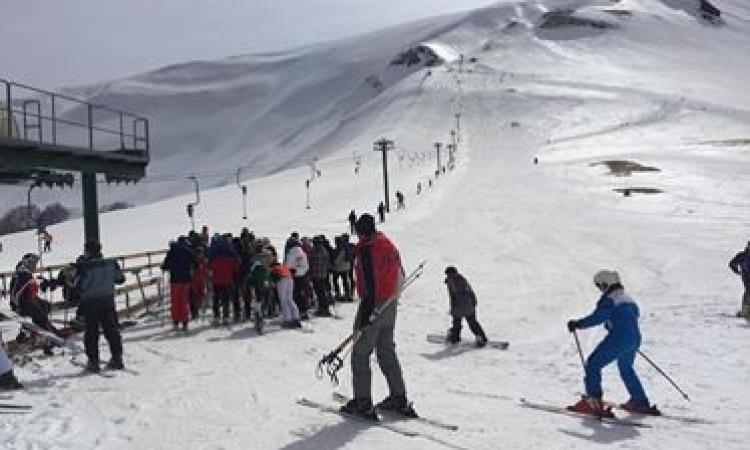 Bolognola ski, da venerdì 23 piste e impianti aperti per sciare: promozioni e sconti su skypass