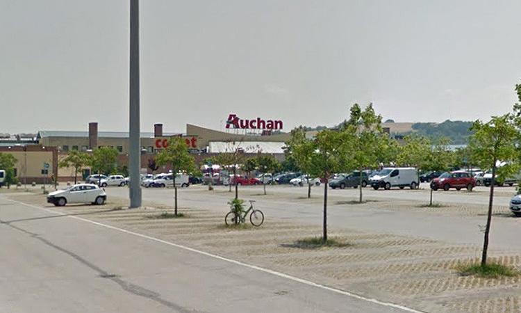 Rubano nelle auto con il trucco del telecomando: malviventi in azione all'Auchan