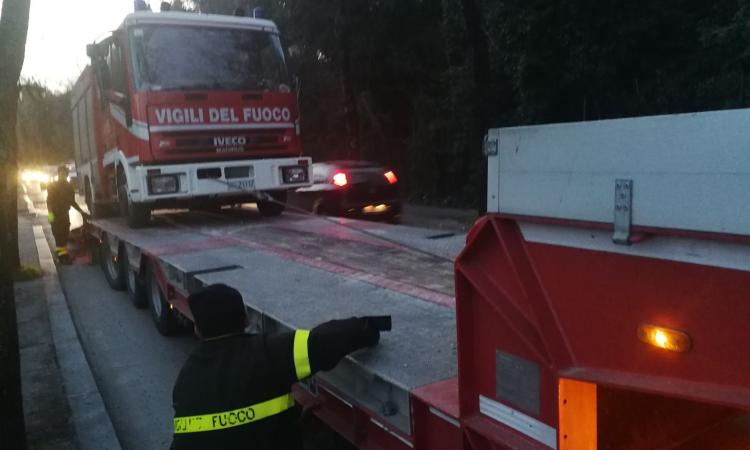 Sos in caserma a Macerata: i vigili del fuoco soccorrono i vigili del fuoco
