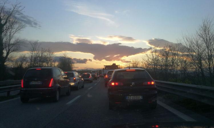 Scontro in superstrada, code e disagi