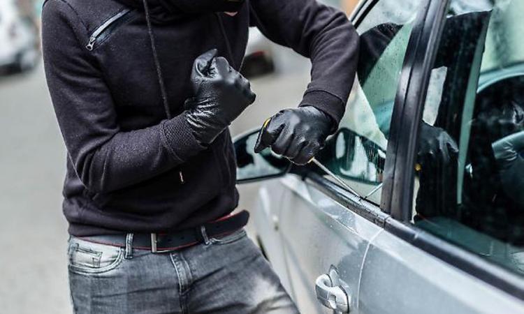 Civitanova, doppio furto di auto giovedì notte ma una è stata ritrovata Civitanova, doppio furto di auto giovedì notte ma una è stata ritrovata