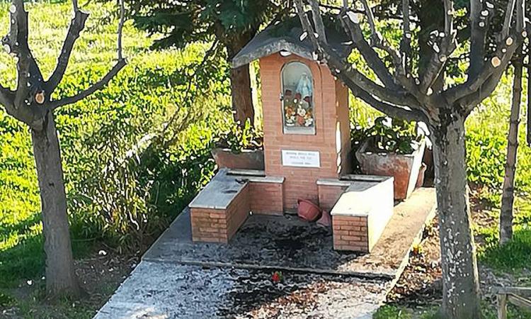 Trodica, baby vandali contro edicola votiva della madonna