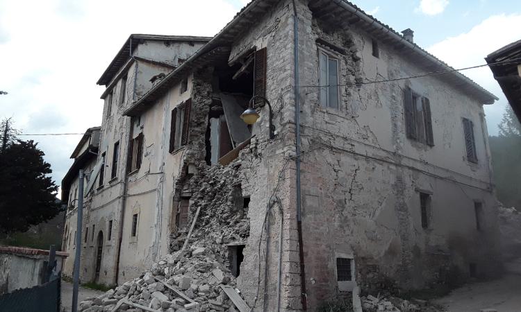 Pieve Torina, crollata una porzione di Palazzo Marchetti