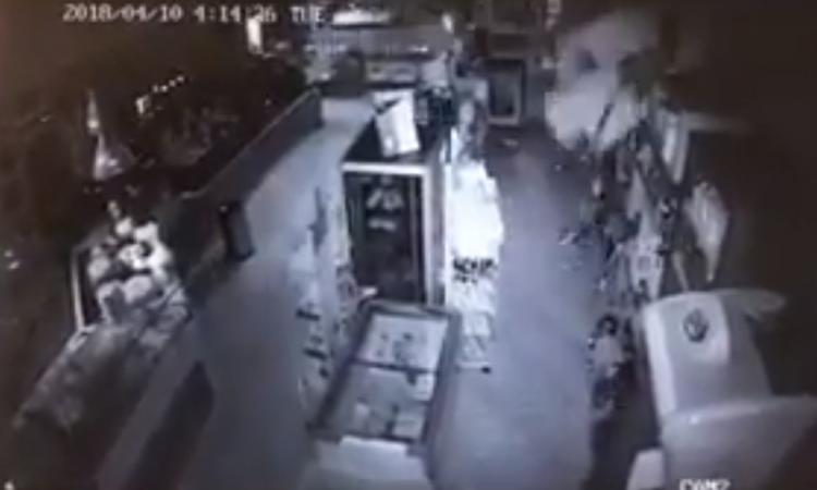 La scossa ripresa dalle telecamere del Panificio Fronzi (VIDEO)